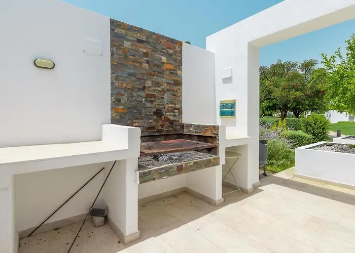 Amazing Ultra Modern Oasis In Atalaya Apartment